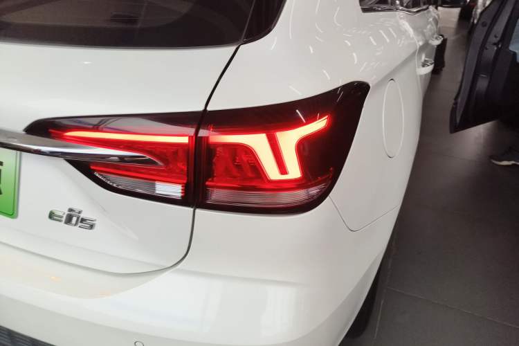 Used Roewe Ei5 2019 Smart Connect Flagship Edition Exterior 3