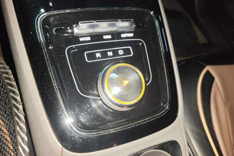 Used Roewe Ei5 2019 Comfort Edition Gear Lever
