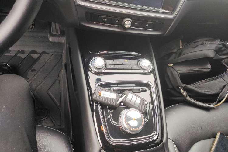 Used Roewe Ei5 2019 Luxury Edition Gear Lever