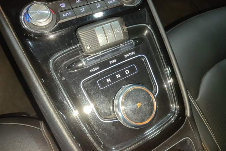Used Roewe Ei5 2019 Luxury Edition Gear Lever