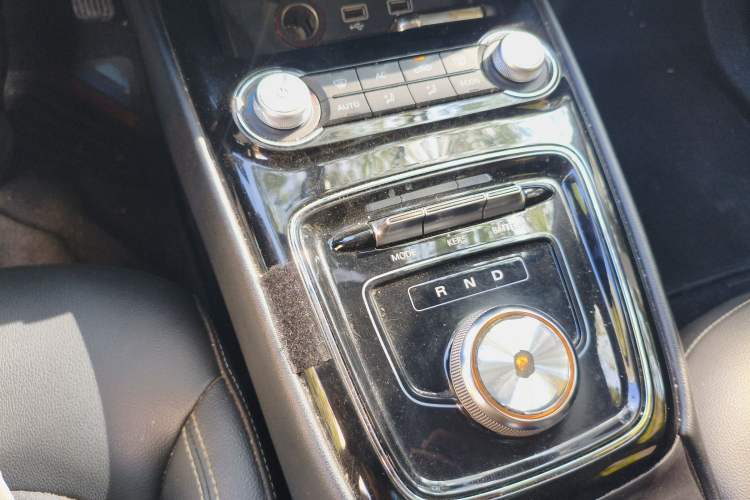 Used Roewe Ei5 2019 Luxury Edition Gear Lever