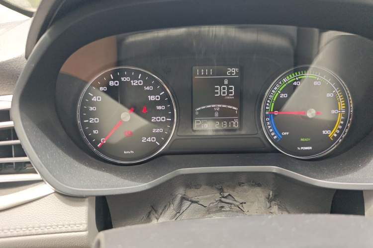 Used Roewe Ei5 2019 Comfort Edition Odometer Close Up