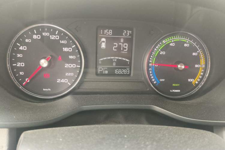 Used Roewe Ei5 2019 Comfort Edition Odometer Close Up