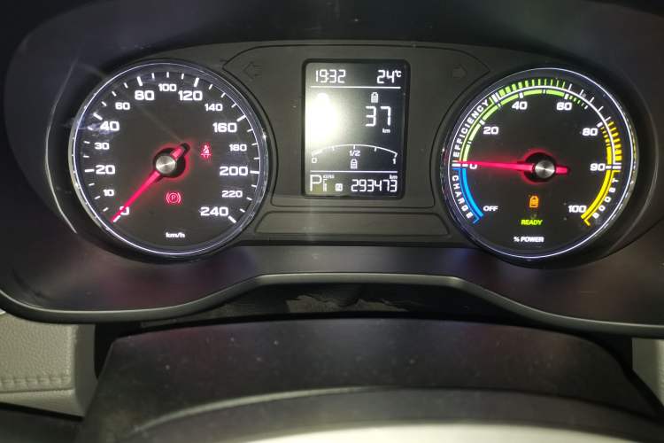 Used Roewe Ei5 2019 Comfort Edition Odometer Close Up