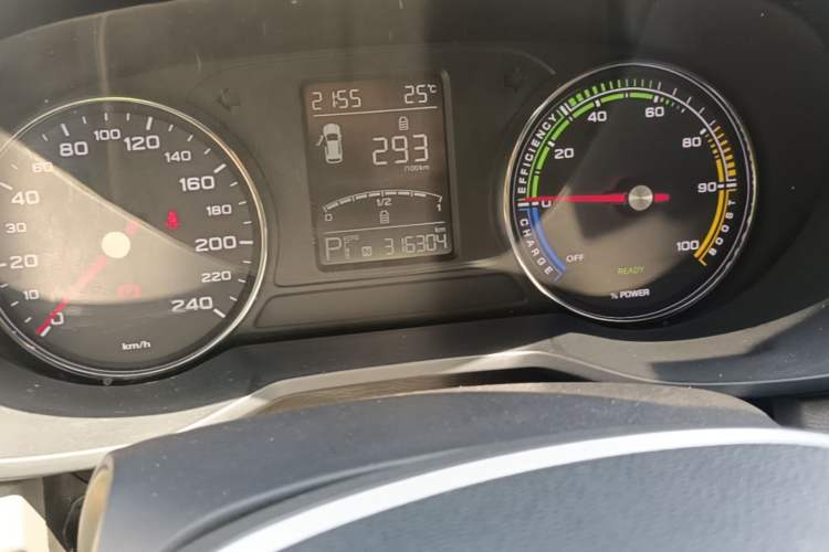Used Roewe Ei5 2019 Comfort Edition Odometer Close Up