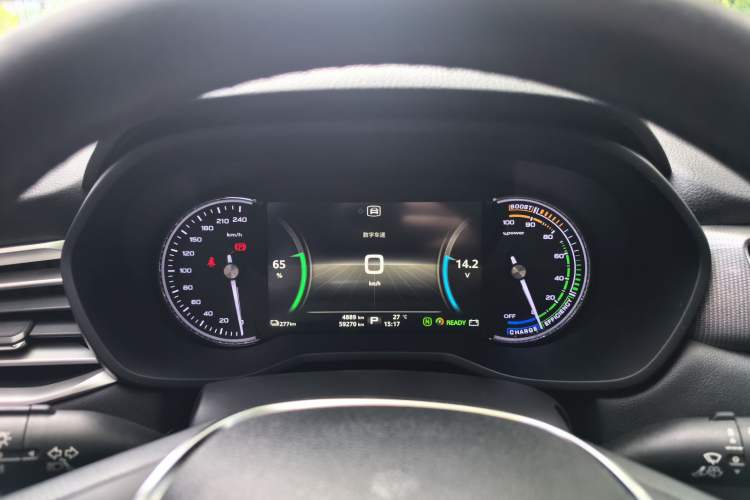 Used Roewe Ei5 2019 Smart Connect Flagship Edition Odometer Close Up