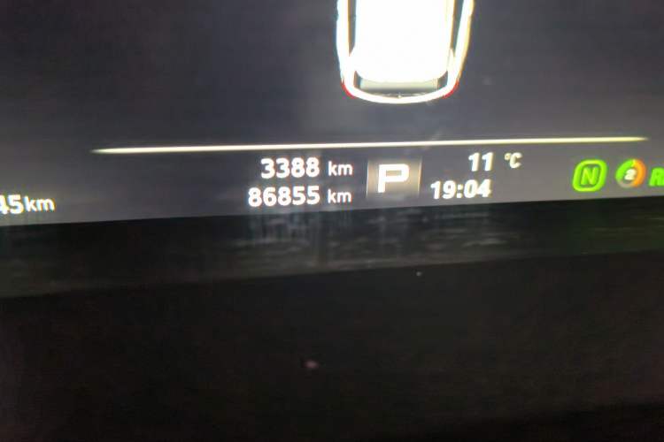 Used Roewe Ei5 2019 Luxury Edition Odometer Close Up