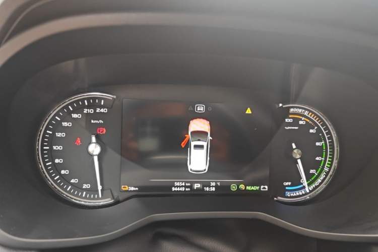 Used Roewe Ei5 2020 Luxury Edition Odometer Close Up