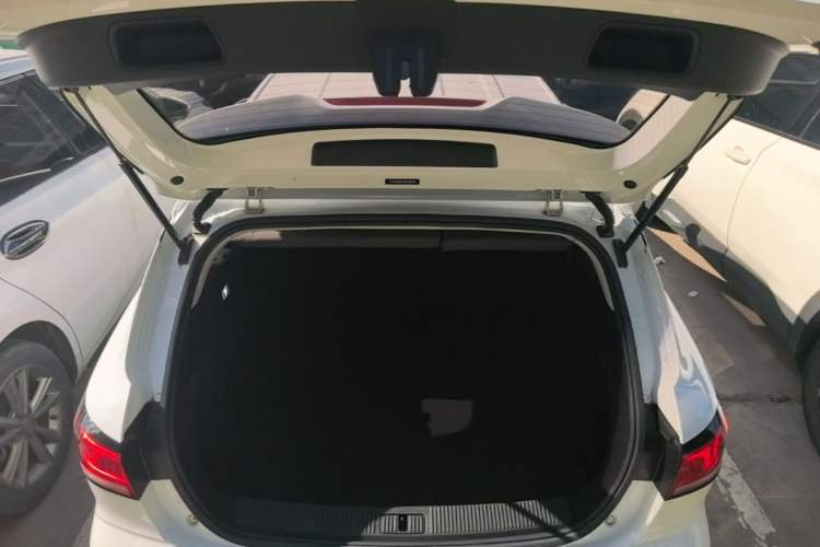 Used Roewe Ei5 2020 Comfort Edition Trunk