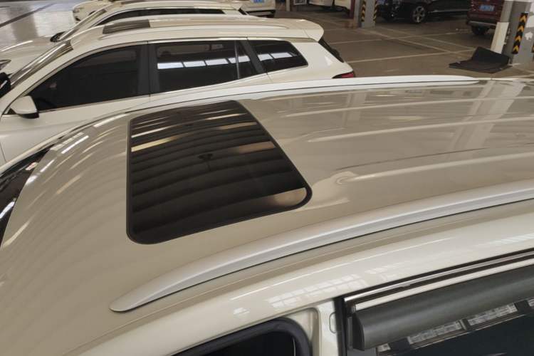 Used Roewe Ei5 2021 500 Admiration Edition Roof