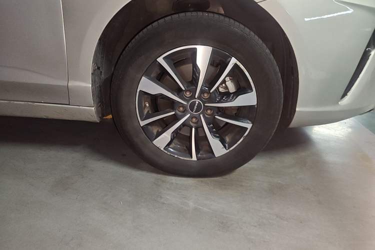 Used Roewe Ei5 2021 500 Prestige Edition Right Front Wheel Hub