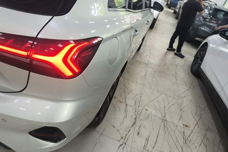 Used Roewe Ei5 2021 500 Prestige Edition Right Rear Taillight