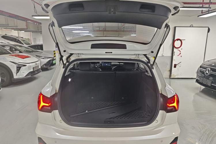 Used Roewe Ei5 2021 500 Admiration Edition Trunk