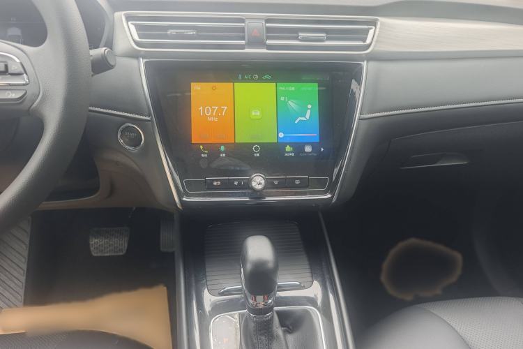 Used Roewe i5 2020 1.5L Automatic 4G Connect Luxury Flagship Edition Audio And AC Panel