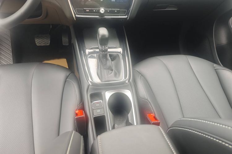 Used Roewe i5 2020 1.5L Automatic 4G Connect Luxury Flagship Edition Gear Lever