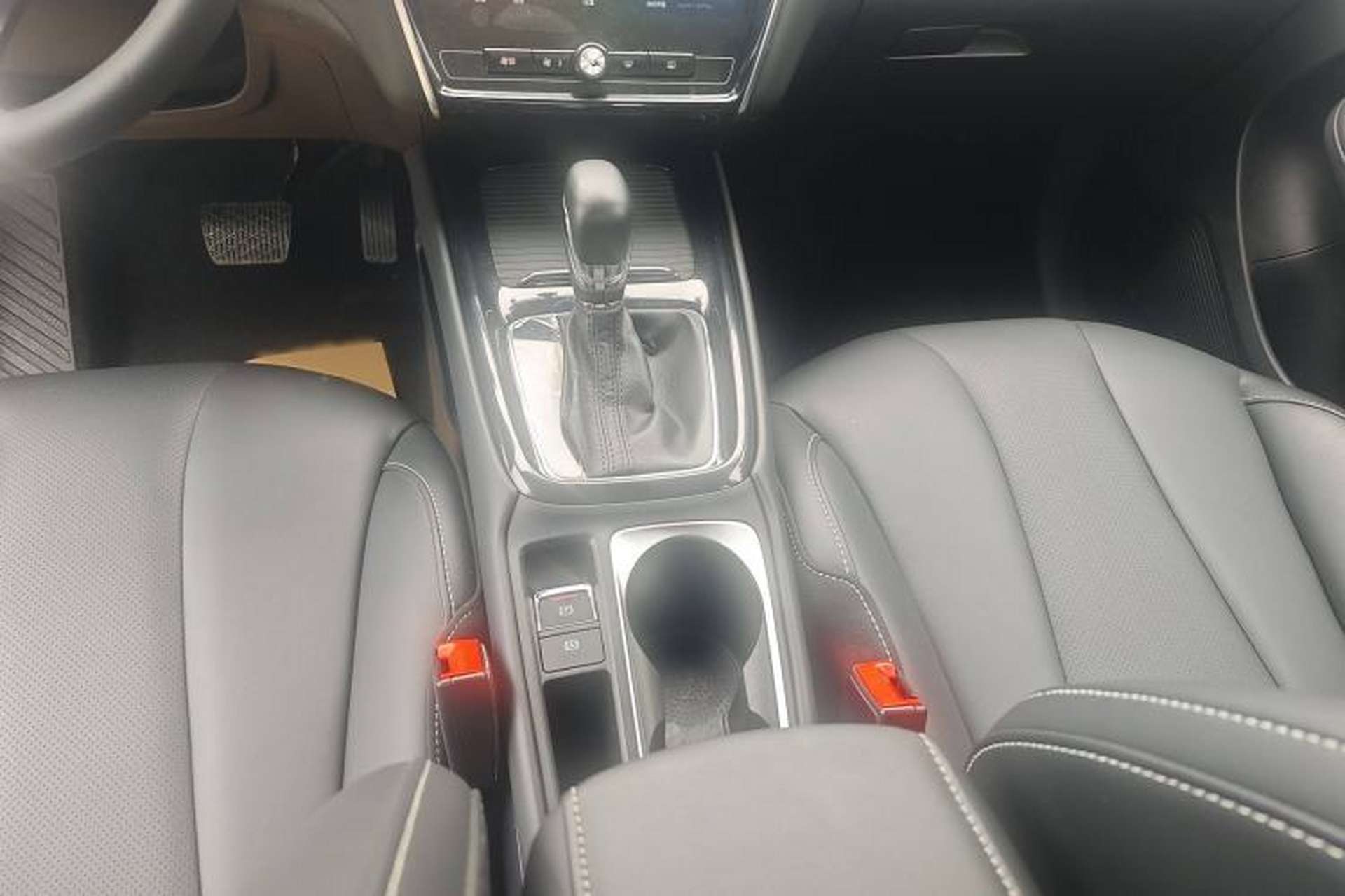 Used Roewe i5 2020 1.5L Automatic 4G Connect Luxury Flagship Edition Gear Lever