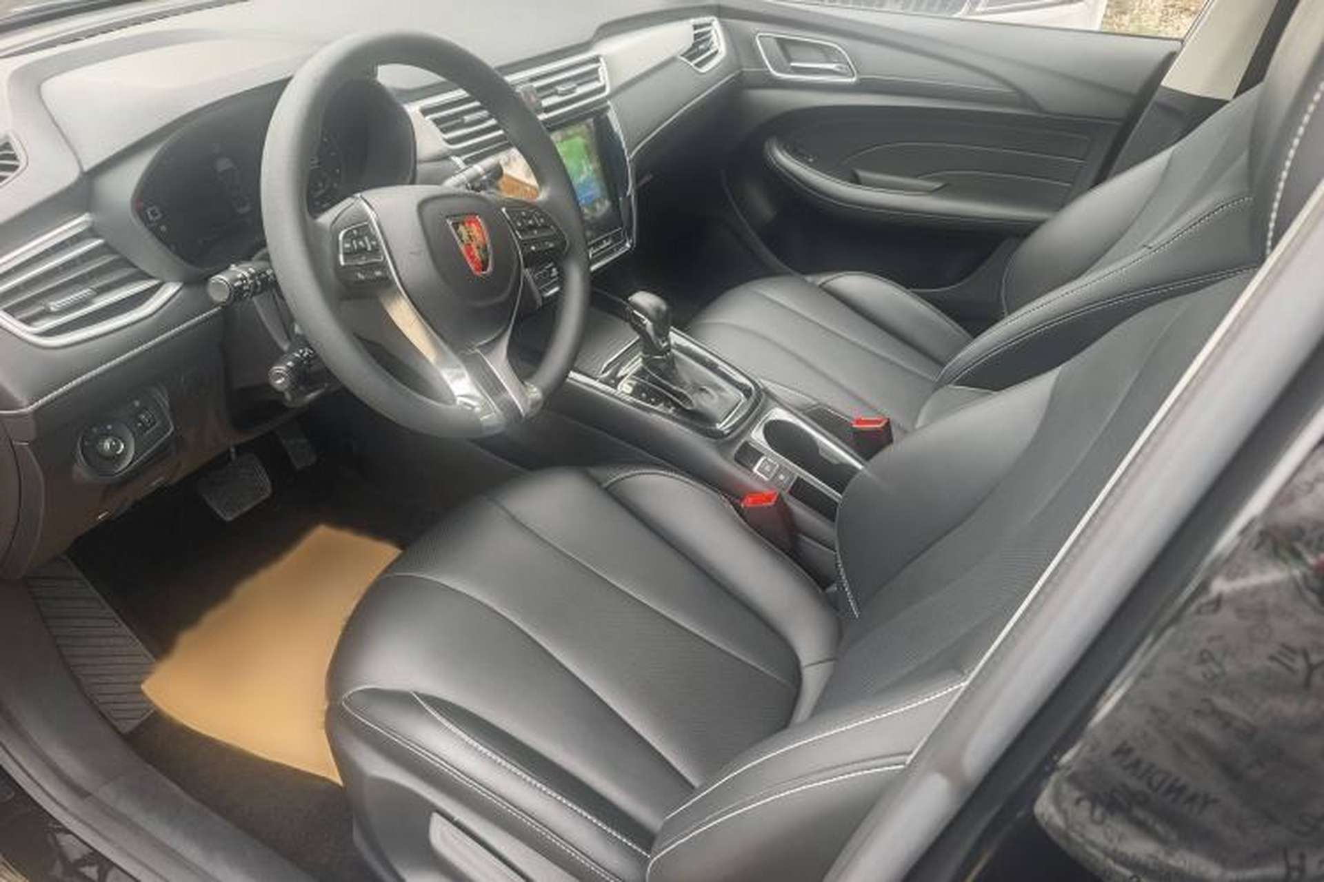 Used Roewe i5 2020 1.5L Automatic 4G Connect Luxury Flagship Edition Interior 3