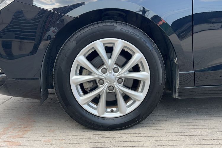 Used Roewe i5 2020 1.5L Automatic 4G Connected Linghao Edition Left Front Wheel Hub