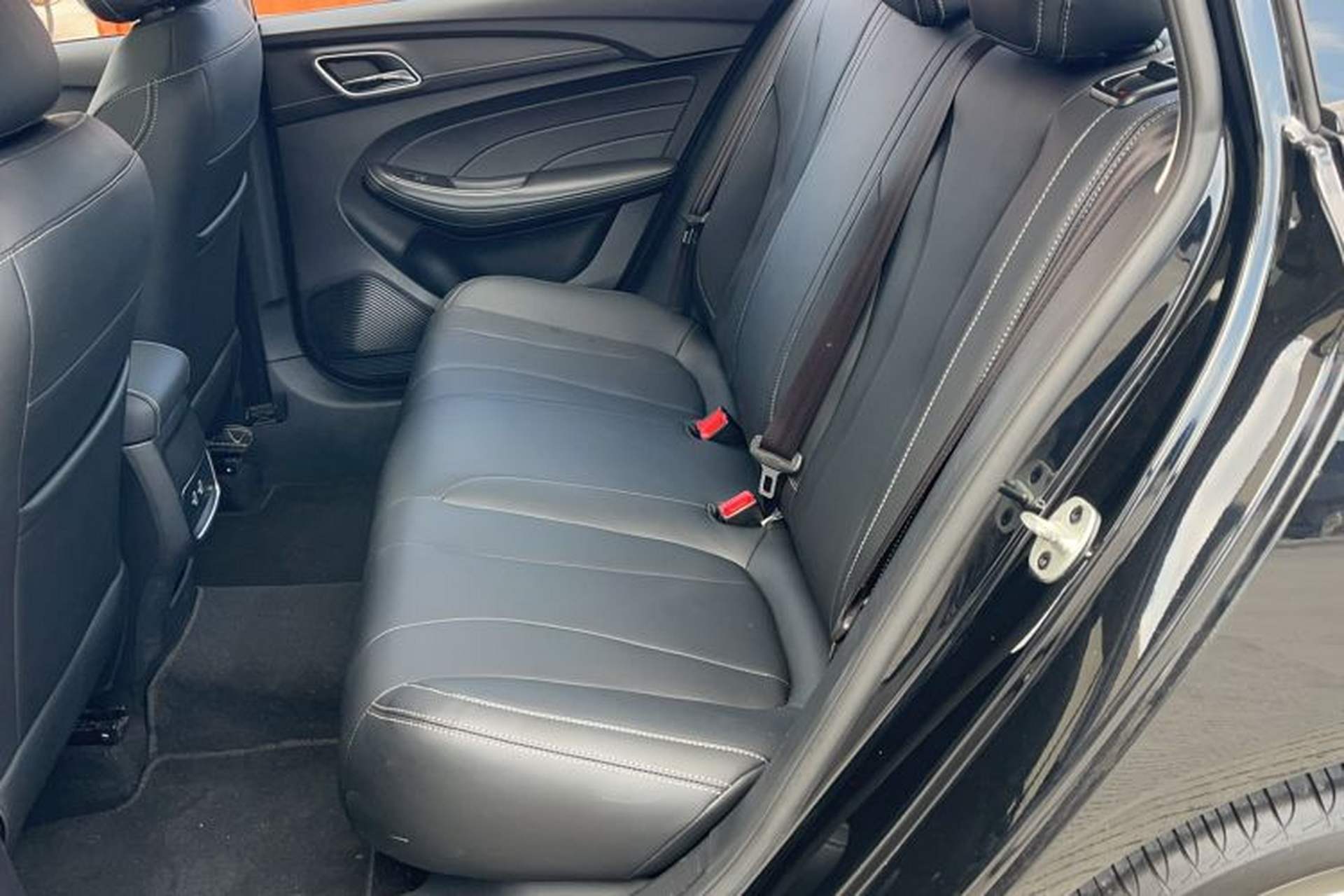 Used Roewe i5 2020 1.5L Automatic 4G Connected Linghao Edition Left Rear Seat