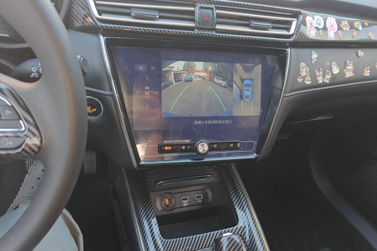 Used Roewe i5 2020 1.5L Automatic 4G Connect Luxury Flagship Edition Audio And AC Panel