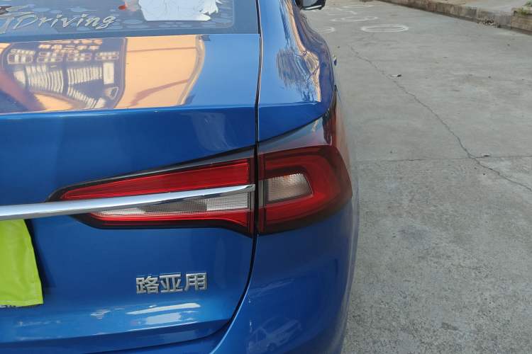 Used Roewe i5 2020 1.5L Automatic 4G Connect Luxury Flagship Edition Exterior 6
