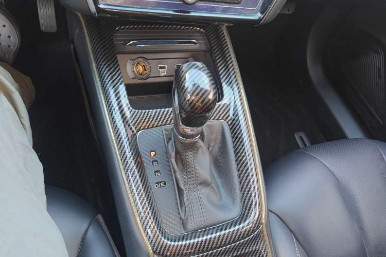 Used Roewe i5 2020 1.5L Automatic 4G Connect Luxury Flagship Edition Gear Lever