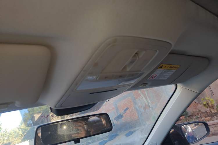 Used Roewe i5 2020 1.5L Automatic 4G Connect Luxury Flagship Edition Headliner