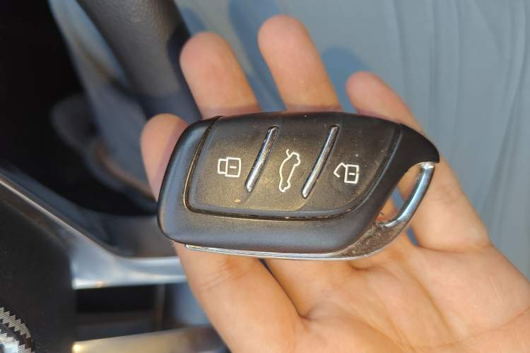 Used Roewe i5 2020 1.5L Automatic 4G Connect Luxury Flagship Edition Interior 1