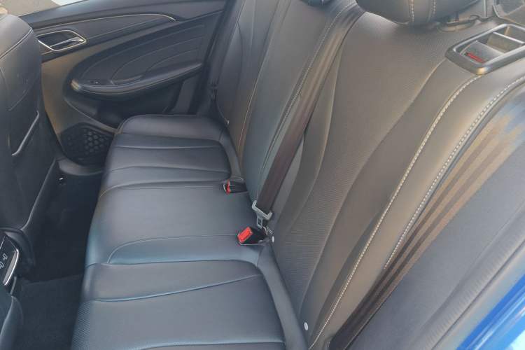 Used Roewe i5 2020 1.5L Automatic 4G Connect Luxury Flagship Edition Interior 4