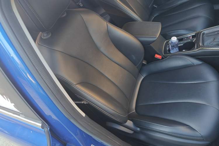 Used Roewe i5 2020 1.5L Automatic 4G Connect Luxury Flagship Edition Right Front Seat