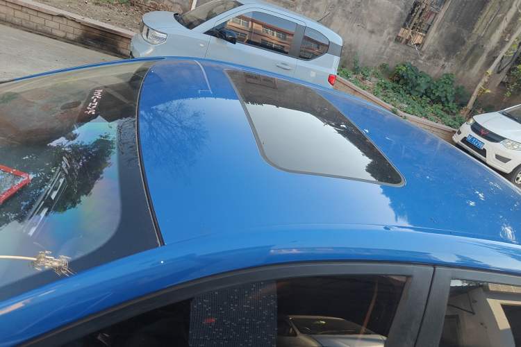 Used Roewe i5 2020 1.5L Automatic 4G Connect Luxury Flagship Edition Roof