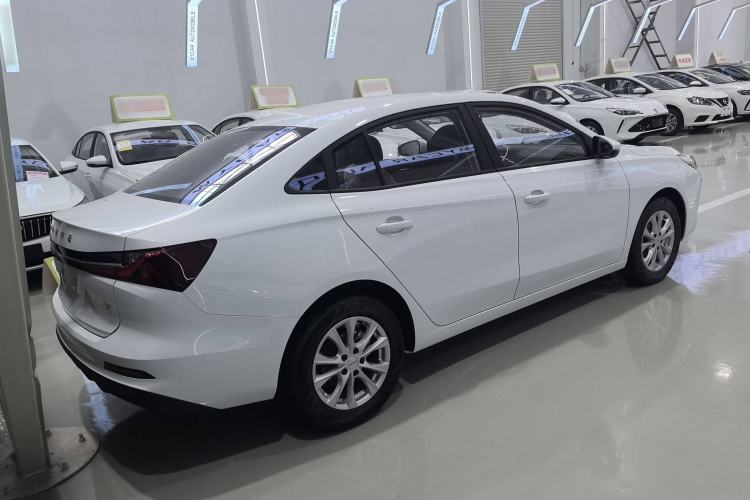 Used Roewe i5 2023 1.5L Manual Comfort Edition Exterior 3