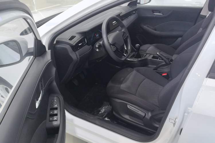 Used Roewe i5 2023 1.5L Manual Comfort Edition Interior 2