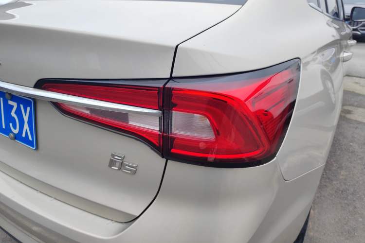Used Roewe i5 2020 1.5L Automatic 4G Connect Luxury Flagship Edition Exterior 6