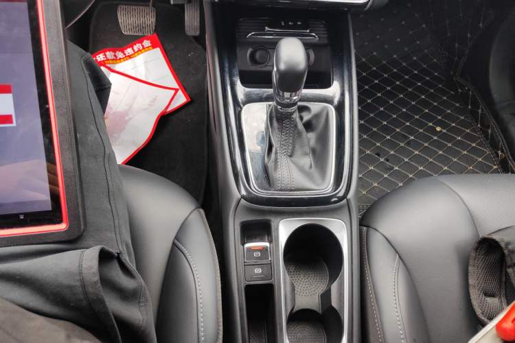 Used Roewe i5 2020 1.5L Automatic 4G Connect Luxury Flagship Edition Gear Lever