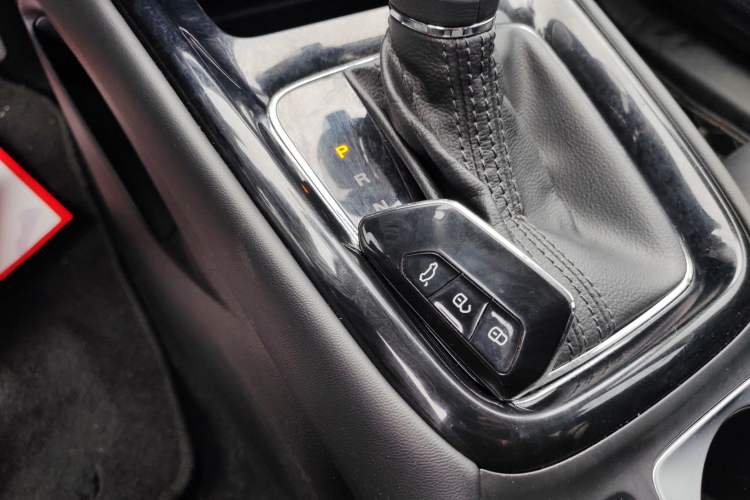 Used Roewe i5 2020 1.5L Automatic 4G Connect Luxury Flagship Edition Interior 1