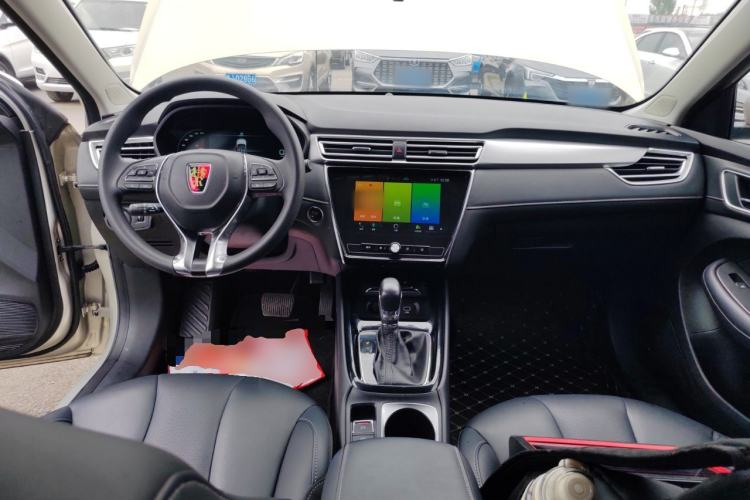 Used Roewe i5 2020 1.5L Automatic 4G Connect Luxury Flagship Edition Interior 2