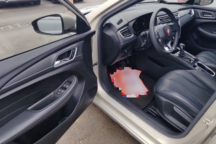 Used Roewe i5 2020 1.5L Automatic 4G Connect Luxury Flagship Edition Interior 3