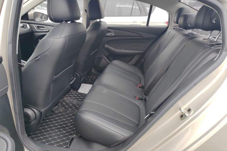 Used Roewe i5 2020 1.5L Automatic 4G Connect Luxury Flagship Edition Interior 4