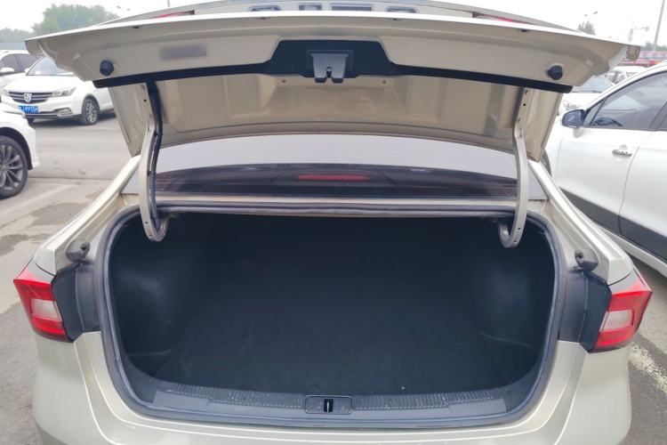 Used Roewe i5 2020 1.5L Automatic 4G Connect Luxury Flagship Edition Trunk