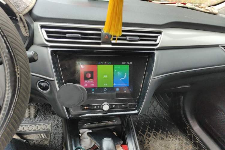 Used Roewe i5 2019 1.5L Automatic 4G Connected Langyue Edition Audio And AC Panel