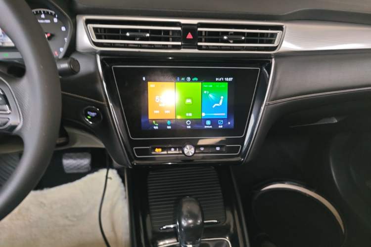 Used Roewe i5 2019 1.5L Automatic 4G Connected Langyue Edition Audio And AC Panel