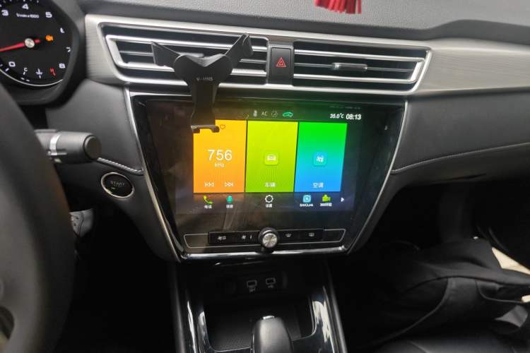 Used Roewe i5 2019 1.5L Automatic 4G Connected Linghao Flagship Edition Audio And AC Panel