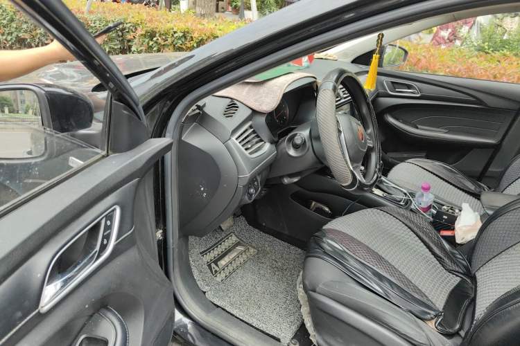 Used Roewe i5 2019 1.5L Automatic 4G Connected Langyue Edition Driver Seat