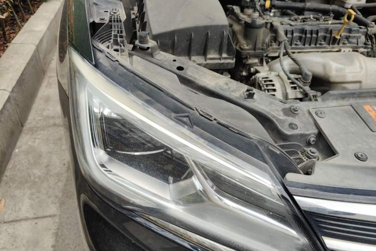 Used Roewe i5 2019 1.5L Automatic 4G Connected Langyue Edition Engine Bay Right