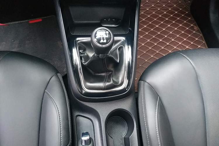 Used Roewe i5 2019 1.5L Manual 4G Connectable Langhao Edition Gear Lever
