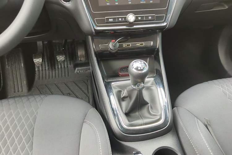 Used Roewe i5 2019 1.5L Manual 4G Connected Langyue Edition Gear Lever