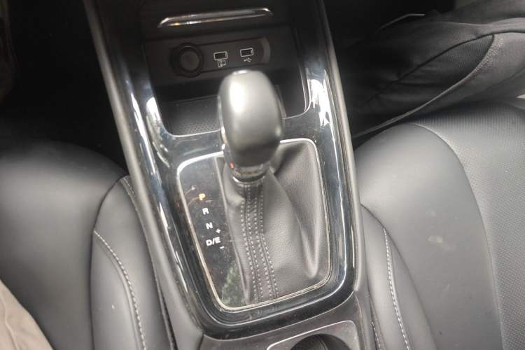 Used Roewe i5 2019 1.5L Automatic 4G Connected Linghao Flagship Edition Gear Lever