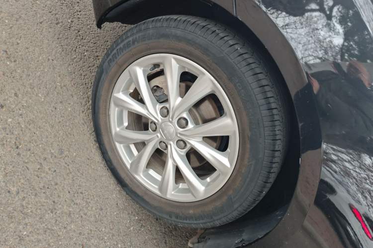 Used Roewe i5 2019 1.5L Automatic 4G Connected Langyue Edition Left Front Wheel Hub