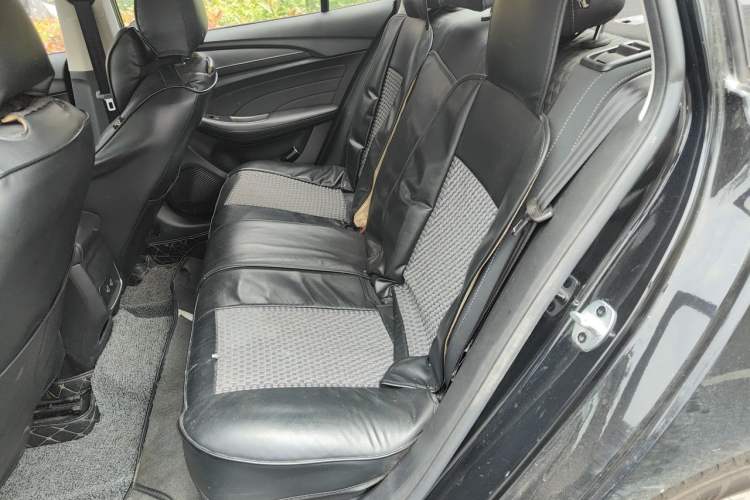 Used Roewe i5 2019 1.5L Automatic 4G Connected Langyue Edition Left Rear Seat